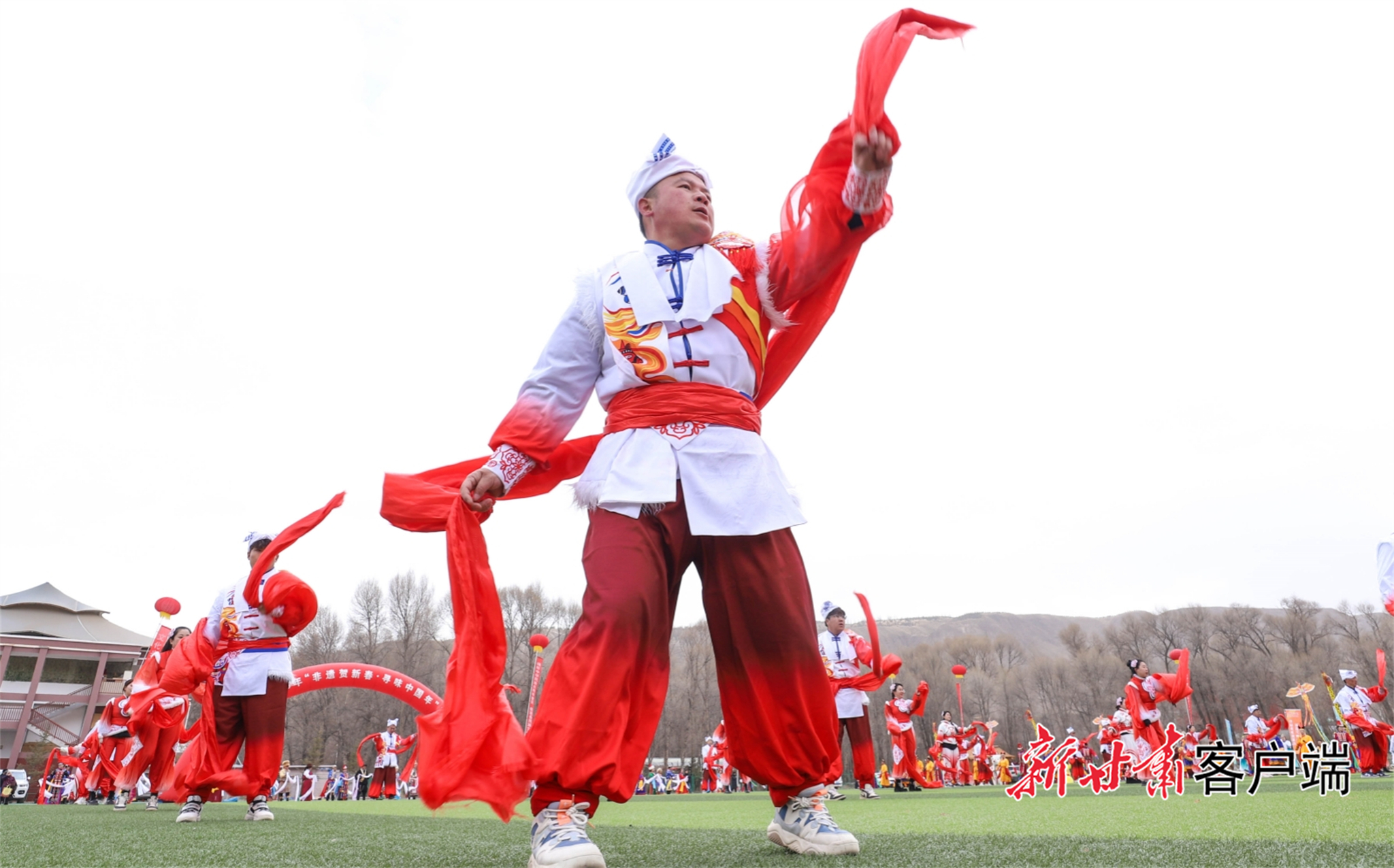 肃南县2026年社火表演现场热闹非凡