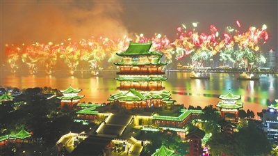 ▲2026南昌迎春烟花璀璨绽放。