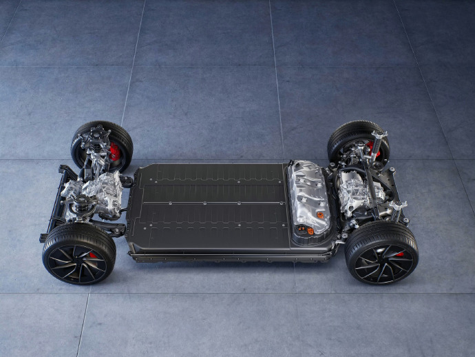 特斯拉陶琳谈燃油车发动机与特斯拉电驱零部件数量差异:结构越简单故障概率越小