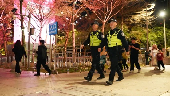 春节我在岗 守护不打烊丨李文强：灯光璀璨处，有他巡逻的身影