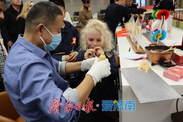 中外友人喜迎新春“爱济南&middot;马啸泉鸣贺新春”中外文化交流活动成功举办