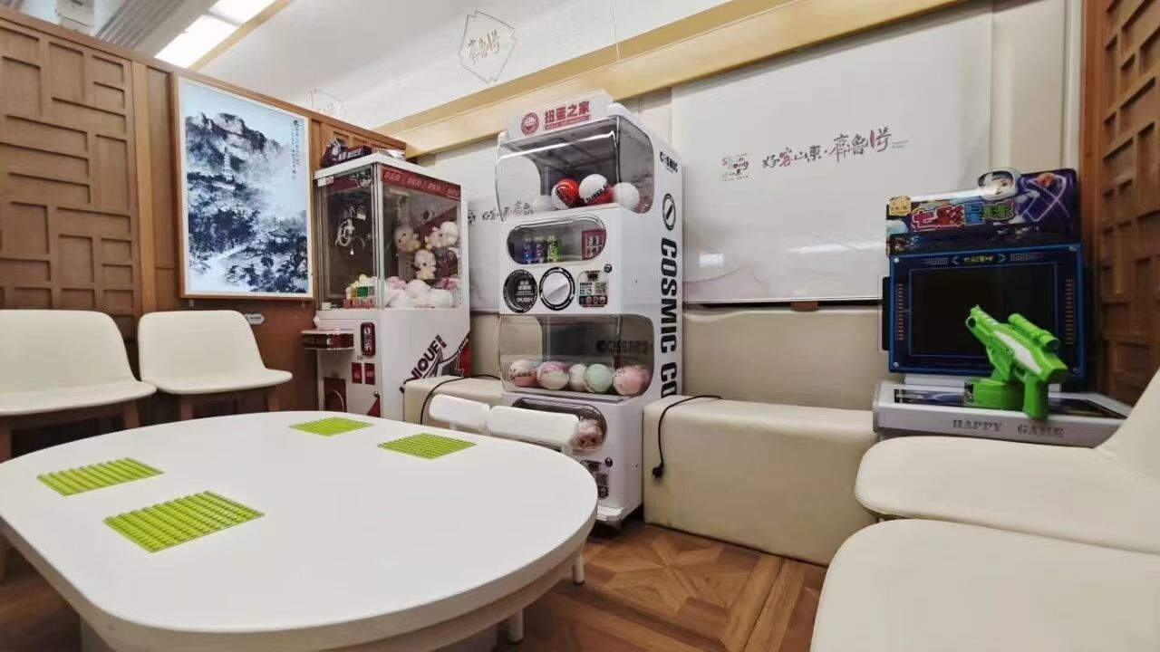 “齐鲁1号”旅游列车内空间一角（崔永久摄）