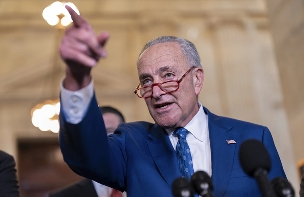 民主党高层:特朗普说他今晚要讲很久,上帝保佑我们