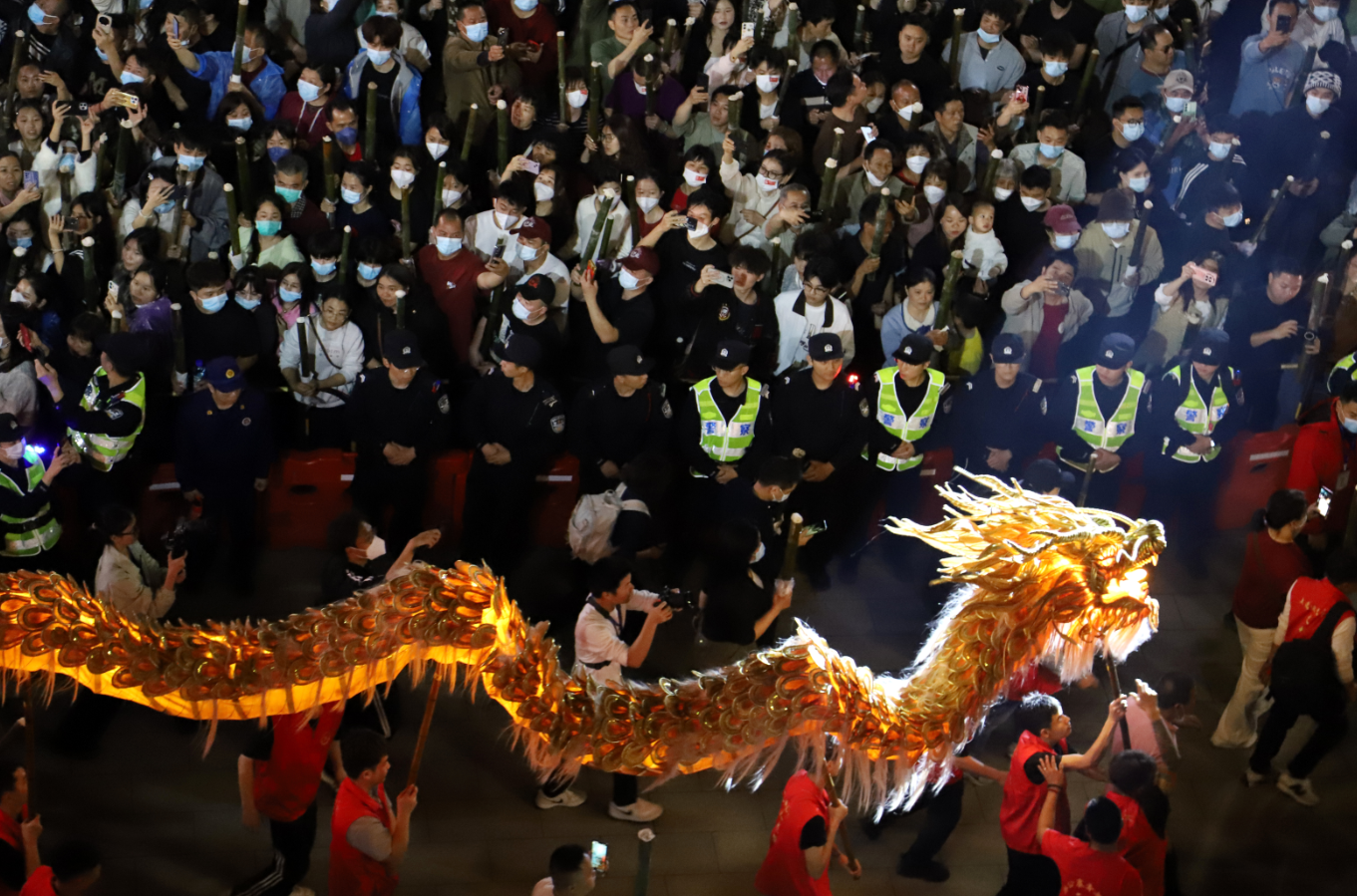 图：2026年东源县“龙马精神 舞动新春”追龙民俗活动