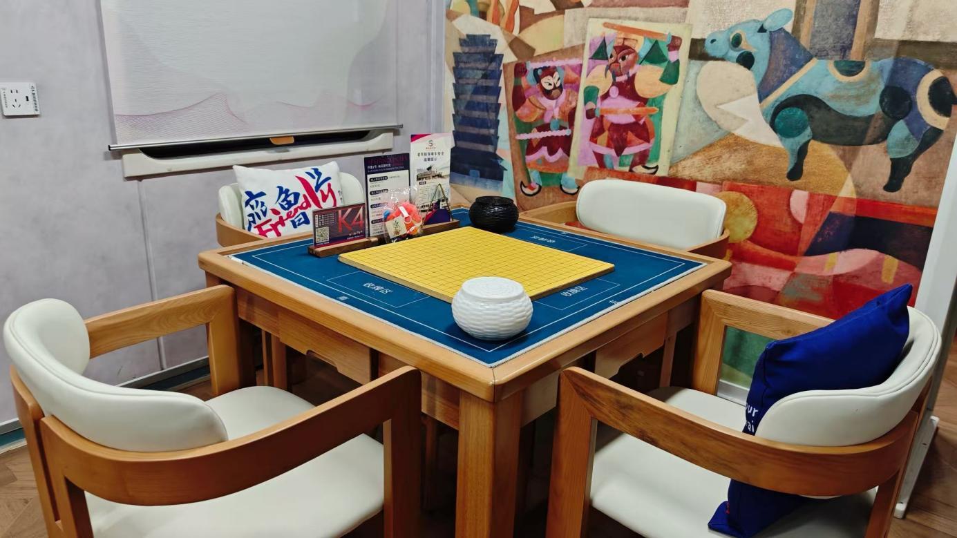 “齐鲁1号”旅游列车内休闲区（崔永久摄）