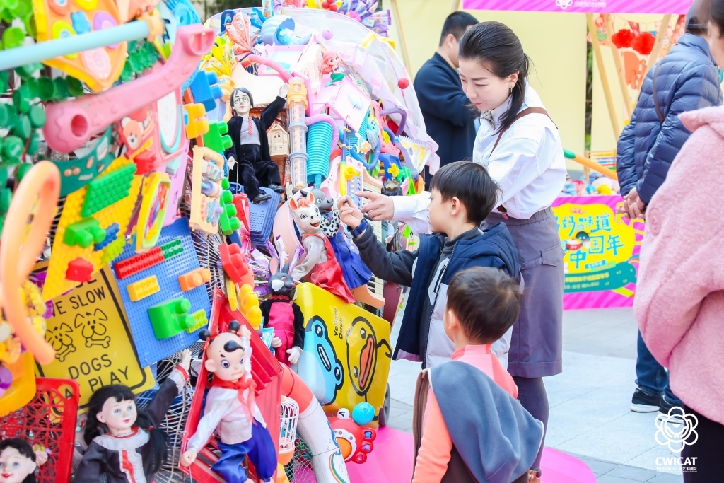 龙形装置艺术“小玩具龙”