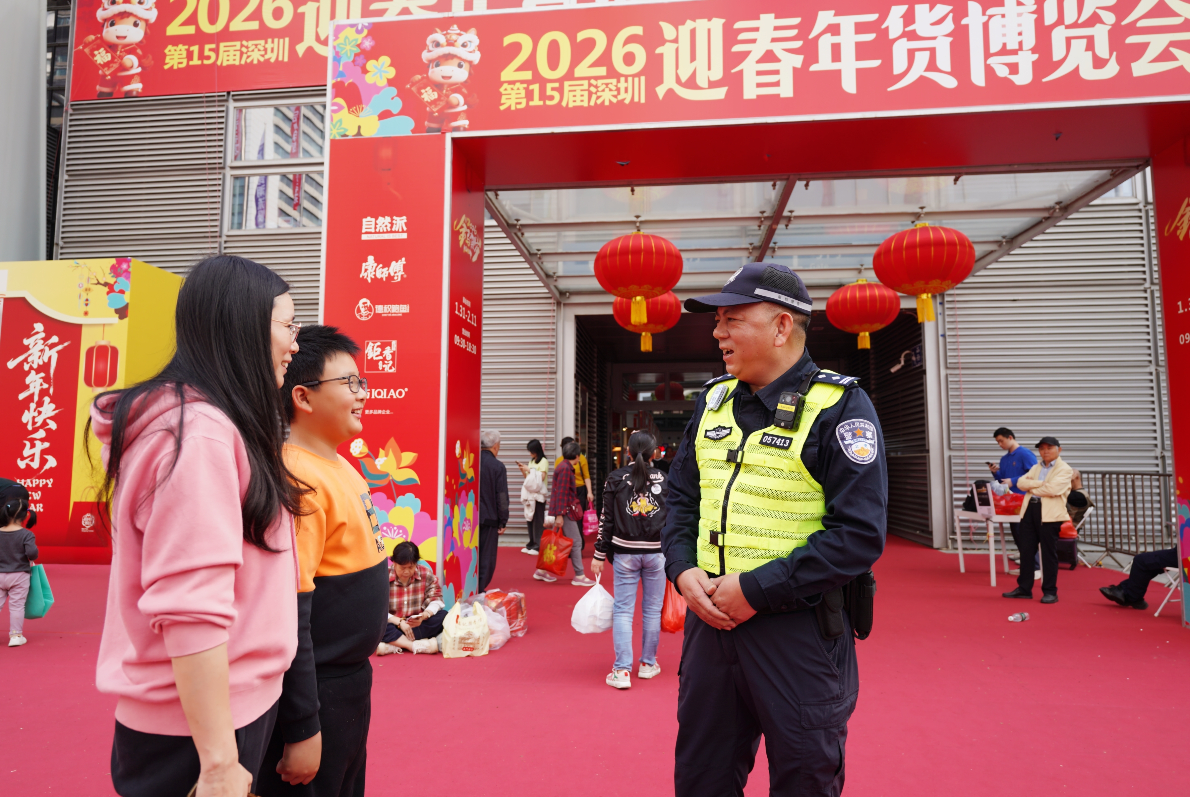 深圳公安多措并举确保市民平安度过喜庆春节