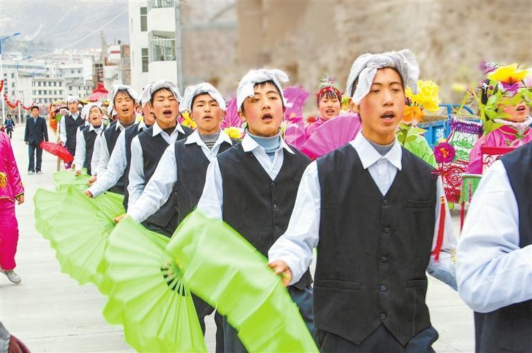 舟曲社火歌表演 高星伟