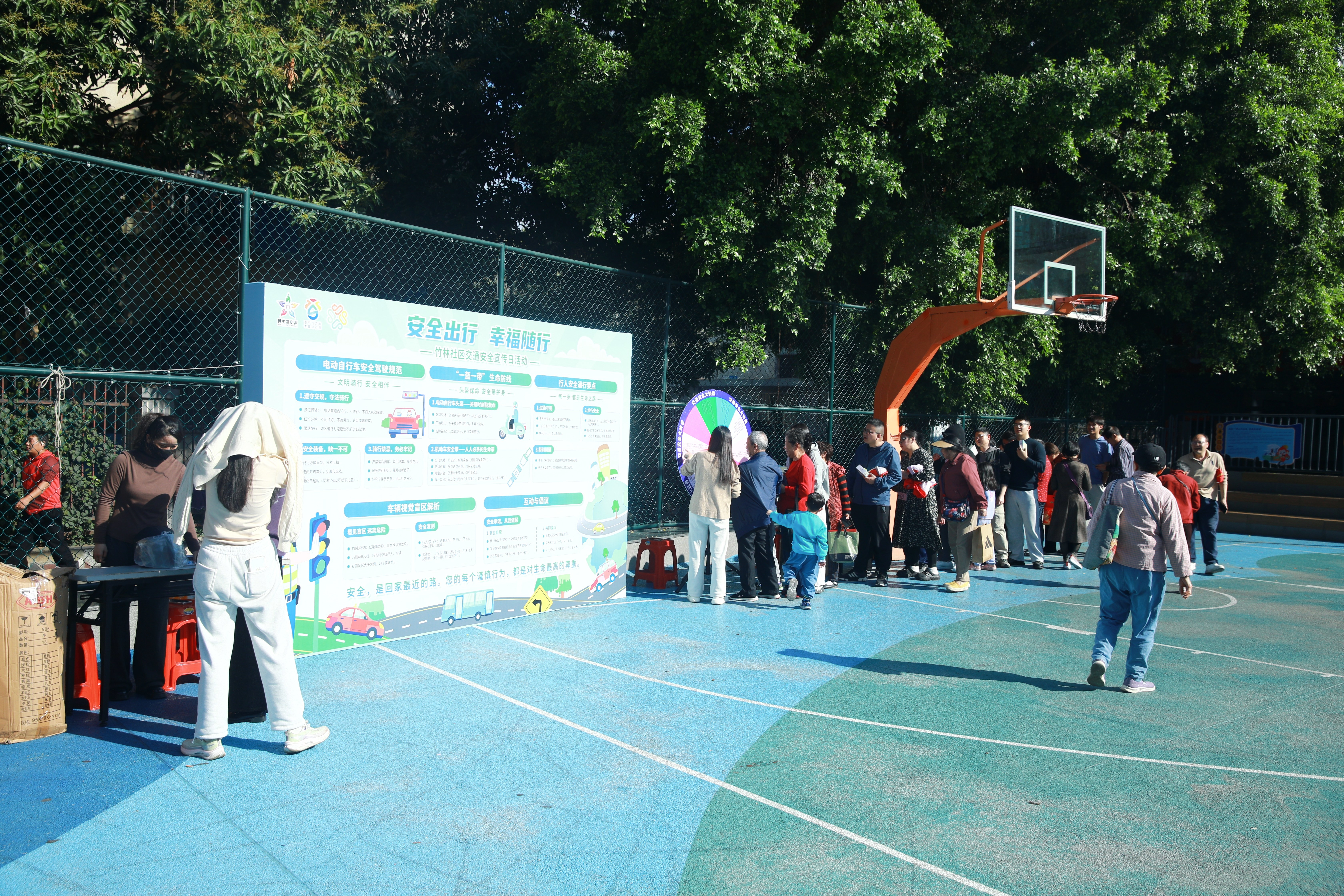 “安全出行，幸福随行”交通安全宣传日活动在竹林社区顺利举行