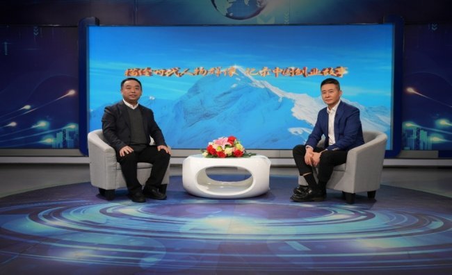 图1丁伟参与央视专访栏目