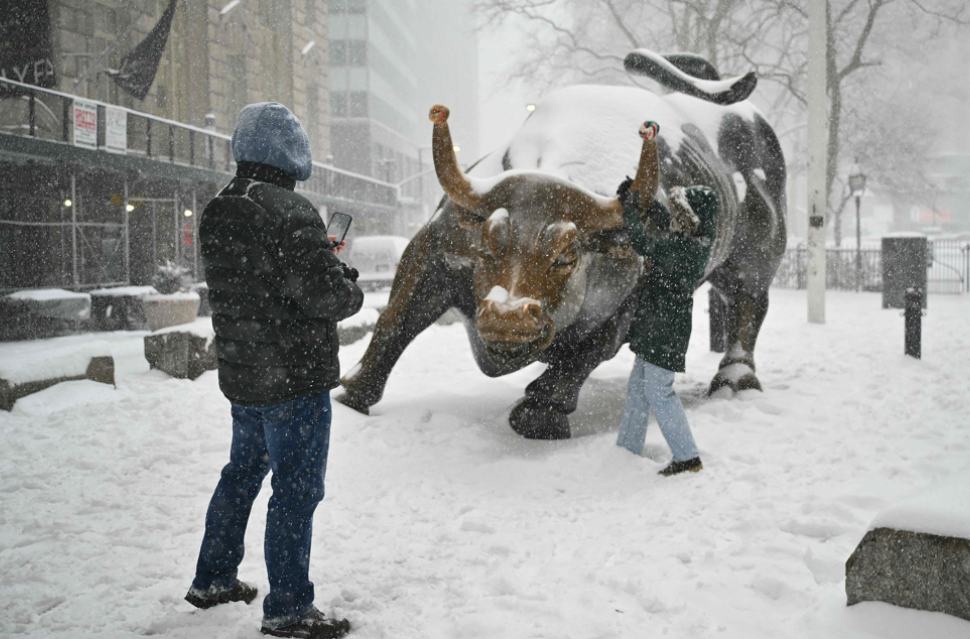 美国金融板块周五再度爆发抛售潮 发生了什么?