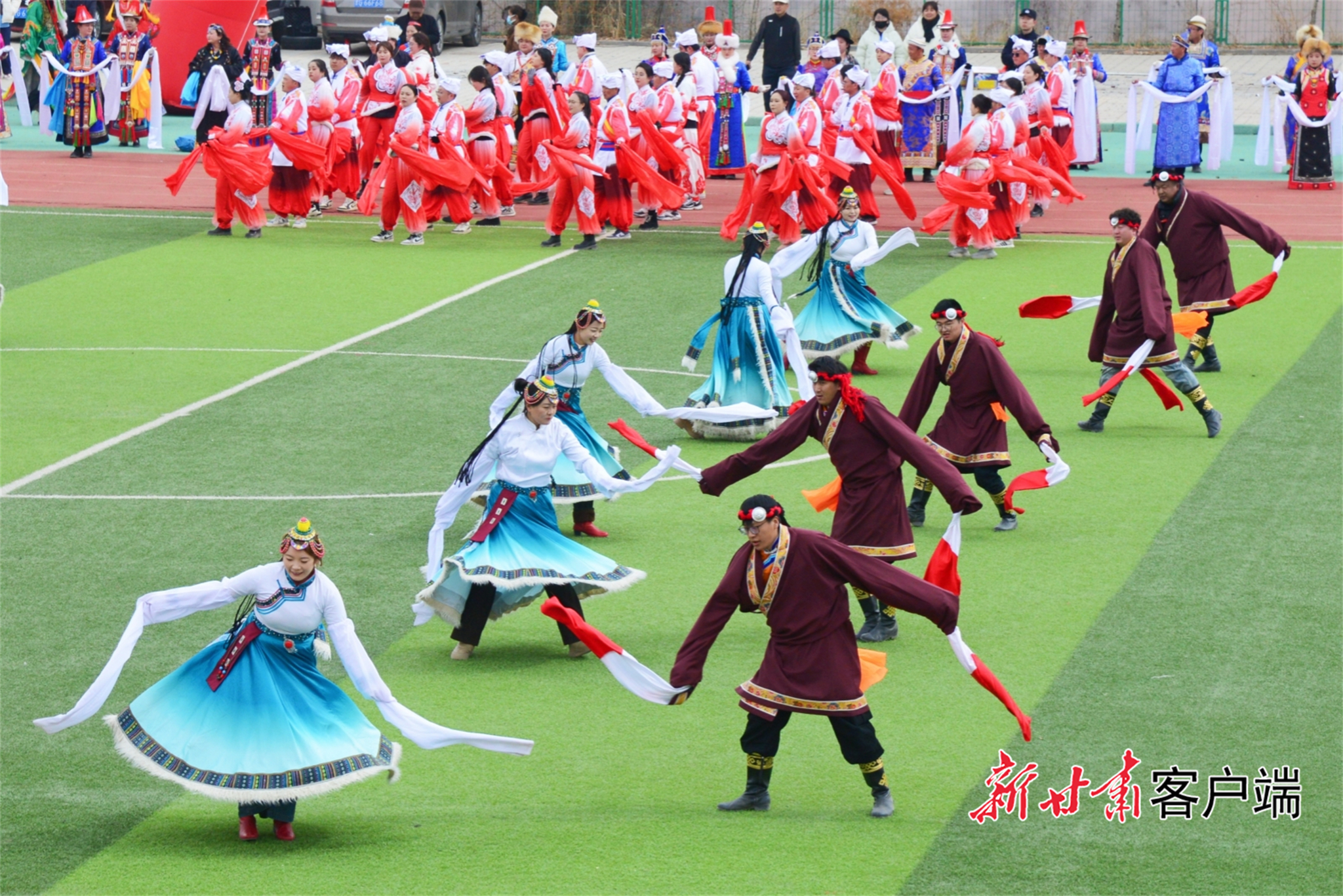 社火表演现场　新甘肃&middot;甘肃日报记者　侯洪建摄