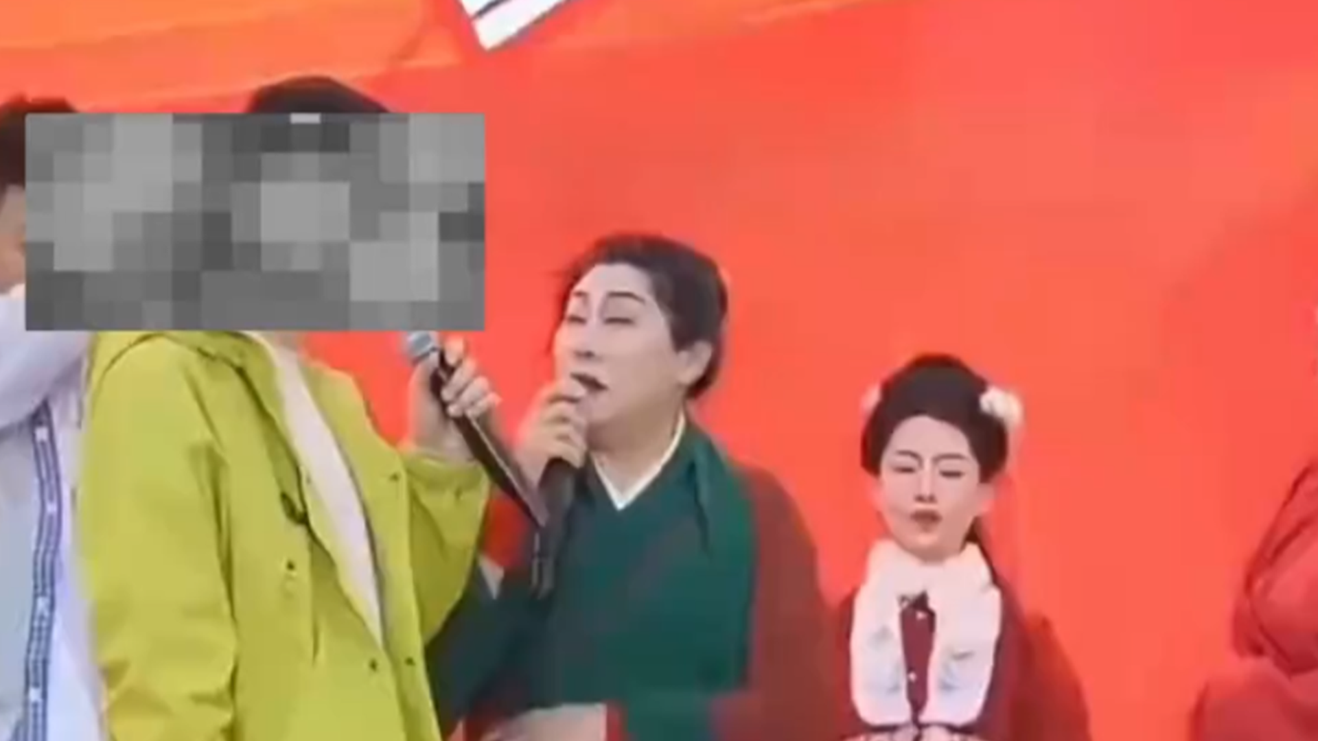 男子参加王婆说媒炫富引争议，自称在连云港市政府上班，家里有宾利保时捷、房子很多……官方回应