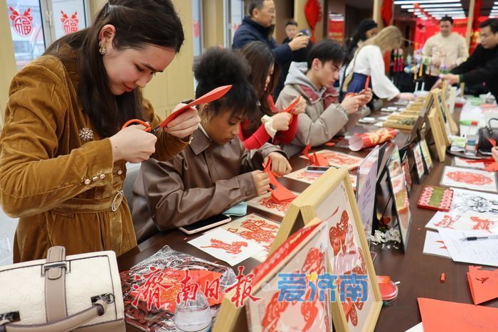 中外友人喜迎新春“爱济南&middot;马啸泉鸣贺新春”中外文化交流活动成功举办