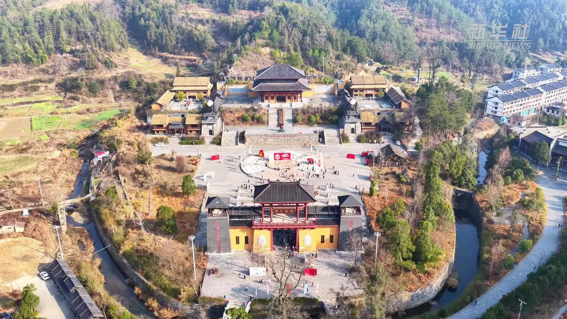 千城百县看中国｜湖南新化：“村跑”民俗齐上阵 点燃新春新活力