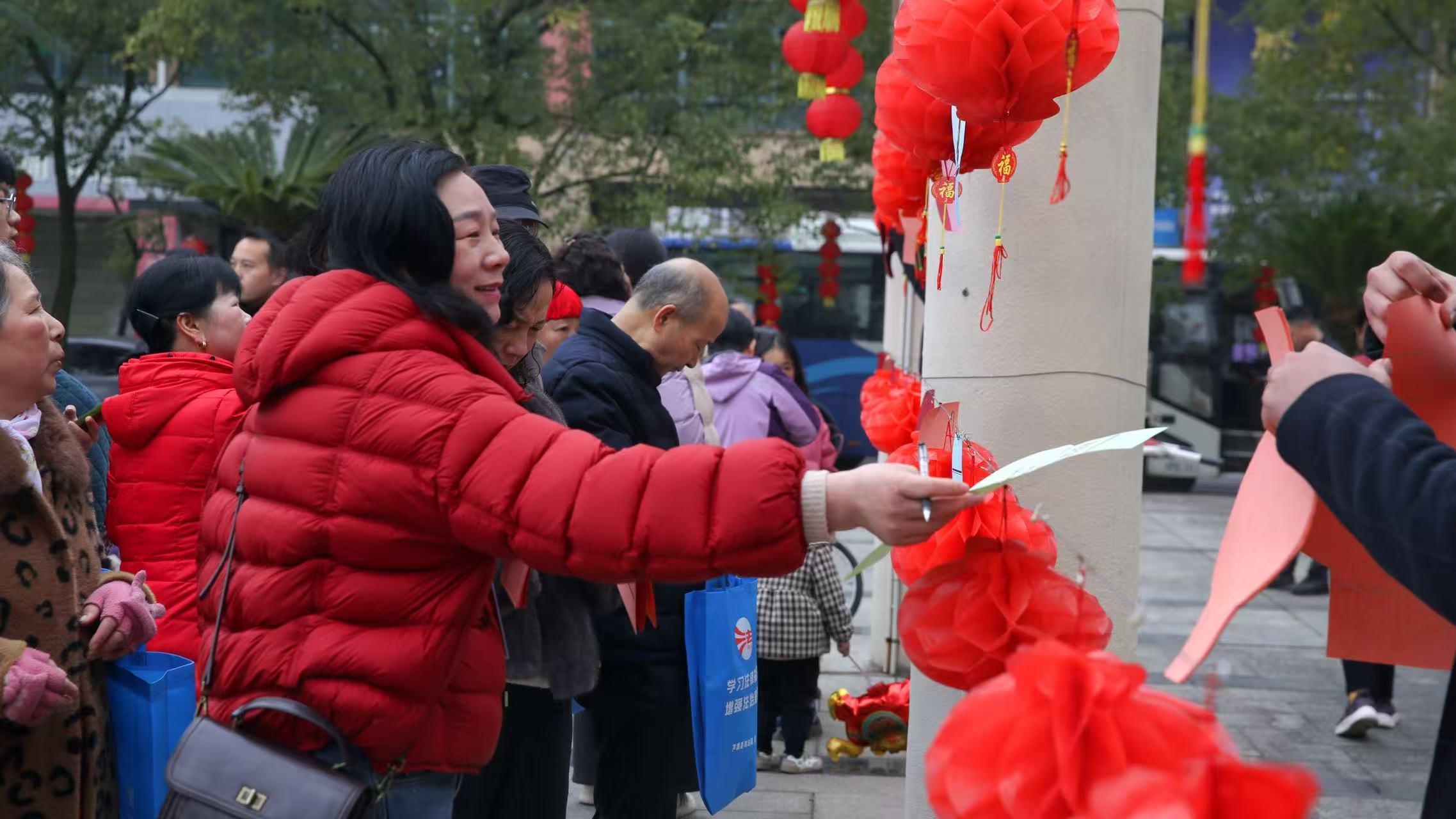 非遗民俗迎元宵!萍乡芦溪县举行第十二届灯彩艺术展演活动