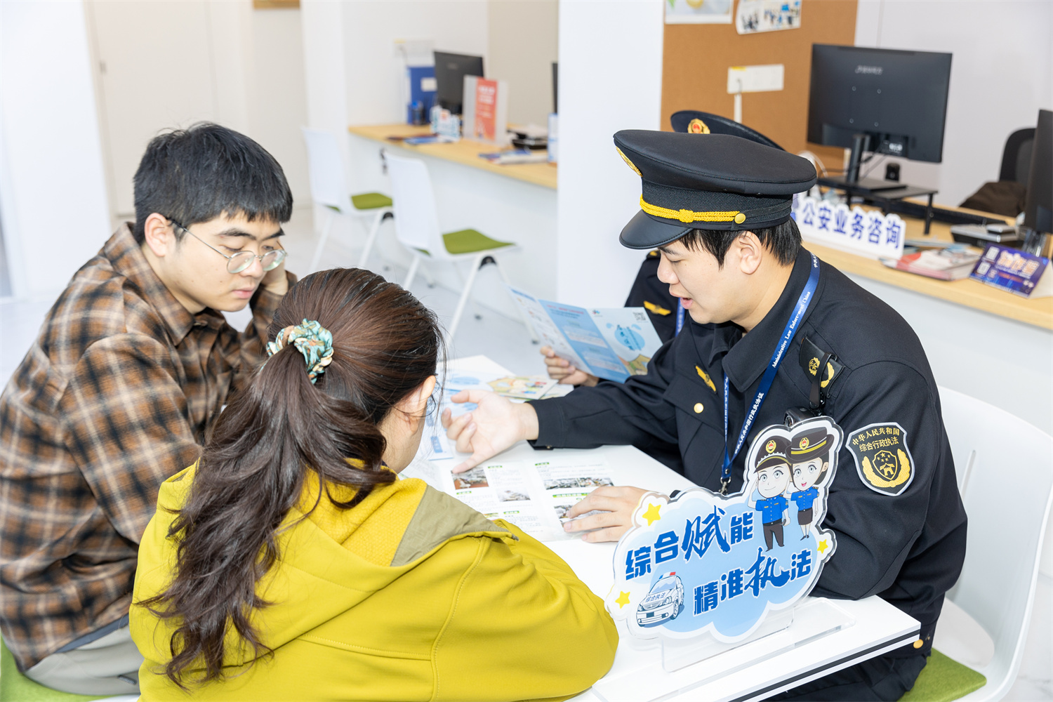 “鄞聚合律，法治共行”——鄞州区推进公职律师行政执法服务，  打造基层法治建设新引擎