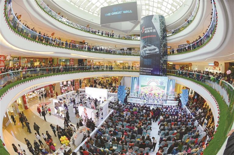 促消费活动让商场人气高涨　资料照片