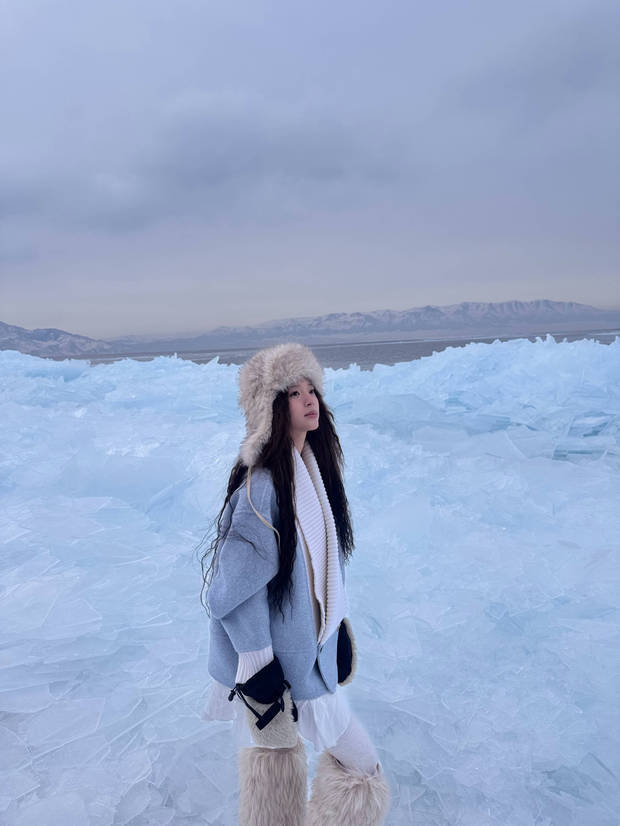 欧阳娜娜气质优雅。