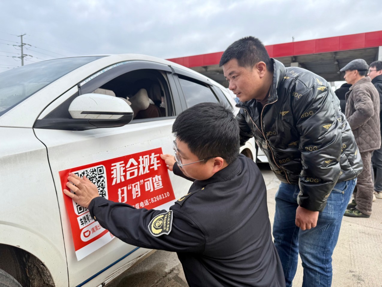 一车一码亮身份，抚州网约车贴上 “安心码” 出行更有谱