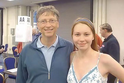 比尔·盖茨与米拉·安东诺娃合影