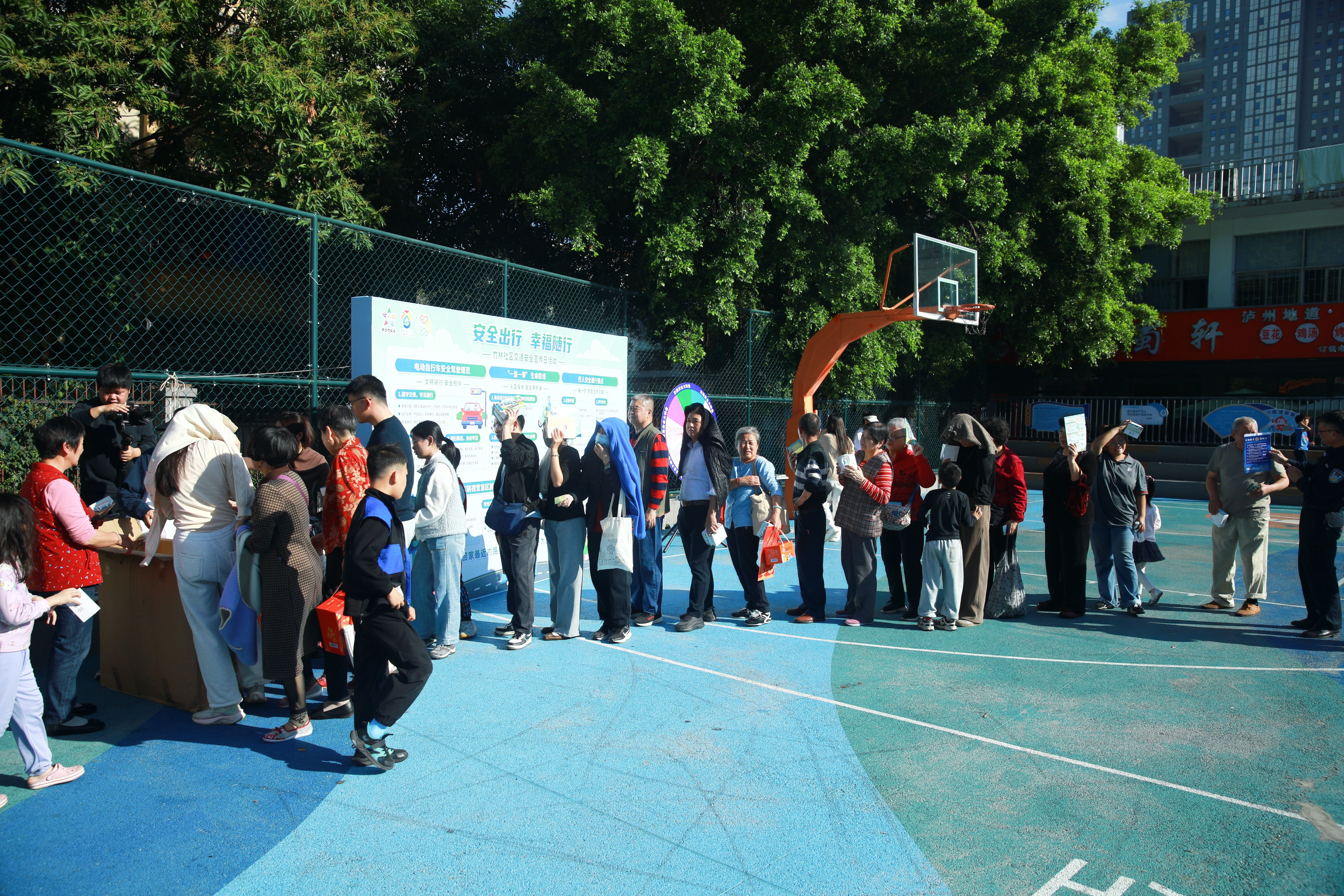 “安全出行，幸福随行”交通安全宣传日活动在竹林社区顺利举行
