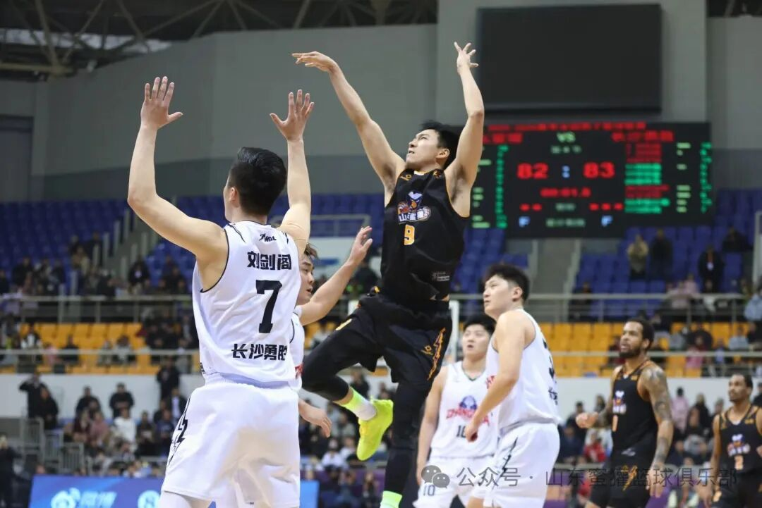 NBL常规赛：压哨绝杀！山东蜜獾 84-83 一分险胜长沙勇胜！