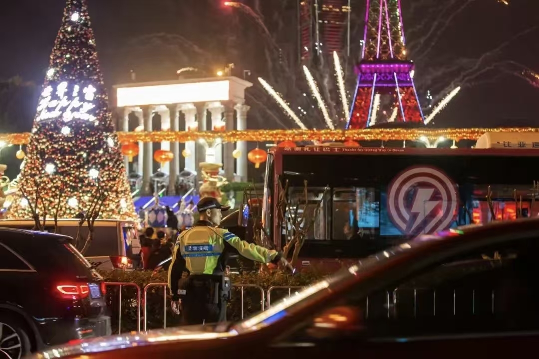 深圳公安多措并举确保市民平安度过喜庆春节