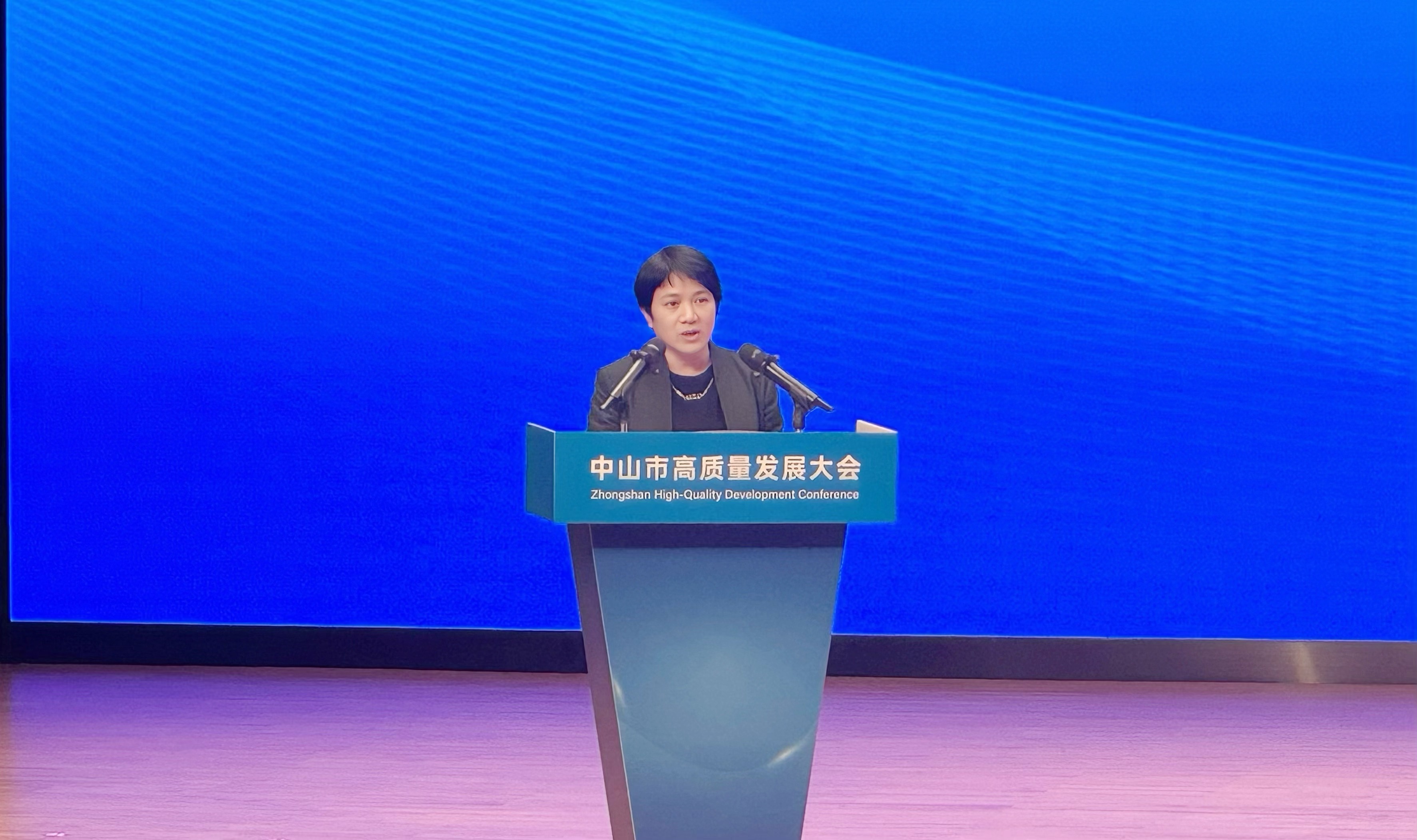 翠亨新区党工委书记、南朗街道党工委书记罗绮冬在大会上发言。