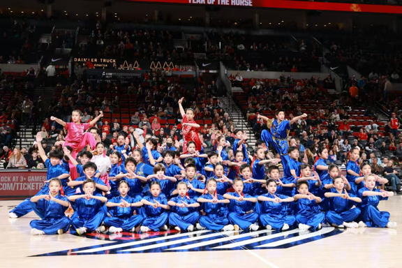 春节期间整个NBA联盟都在进行新春贺岁活动