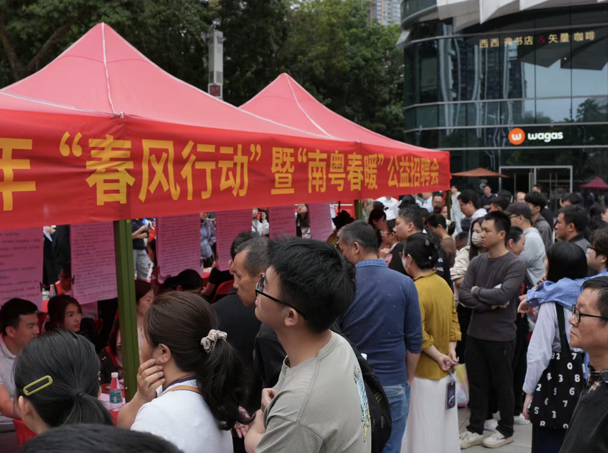 深圳市新年首场招聘会在龙岗盛大开幕