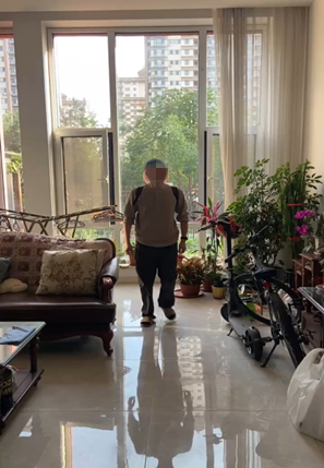 （图左：术后NT-proBNP变化；图右：术后随访患者已完全恢复正常生活）