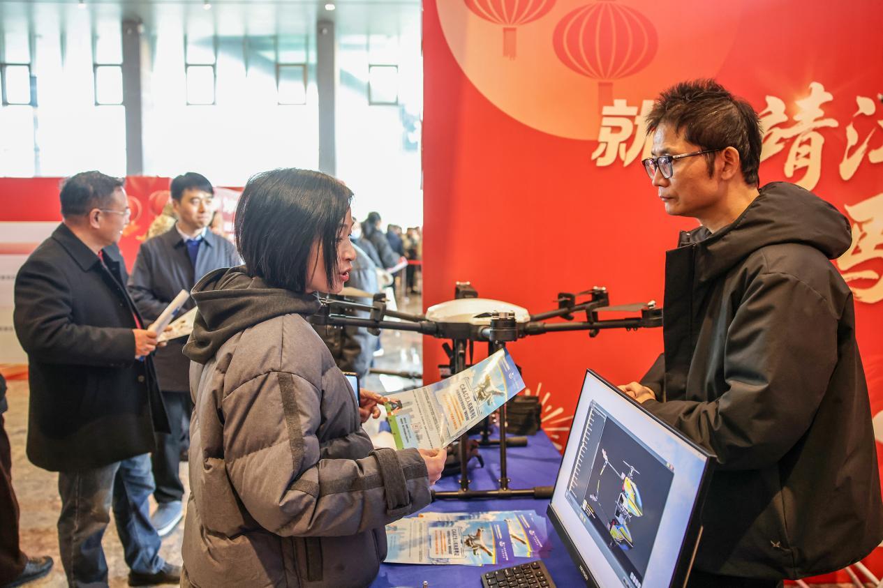 图为无人机培训咨询。