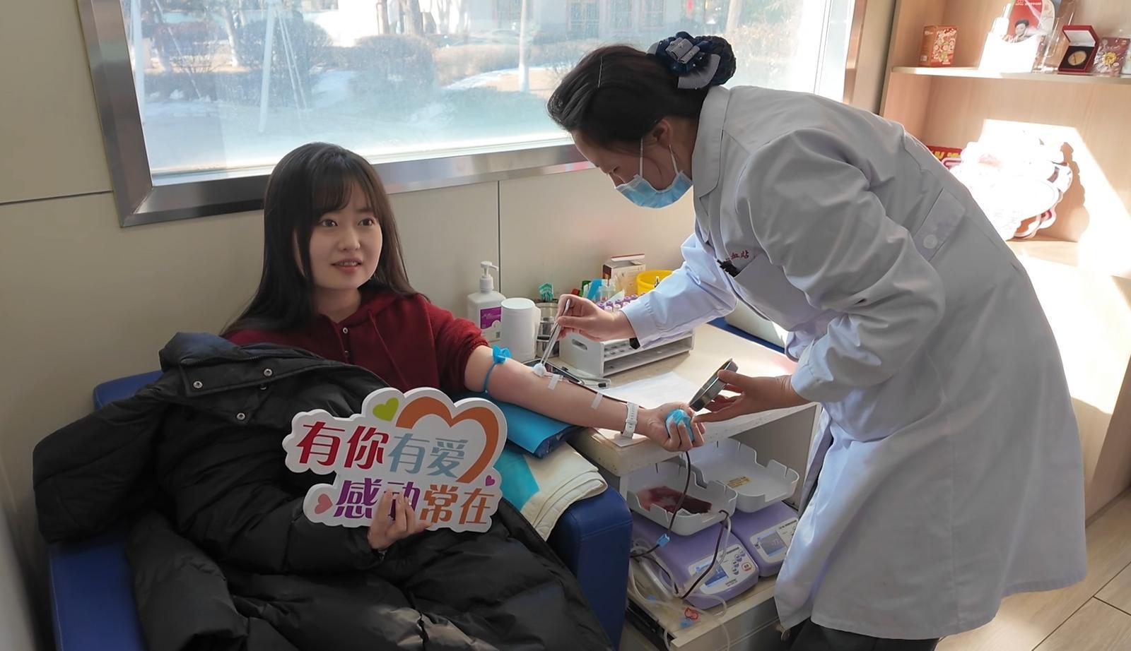 △志愿者正在献血