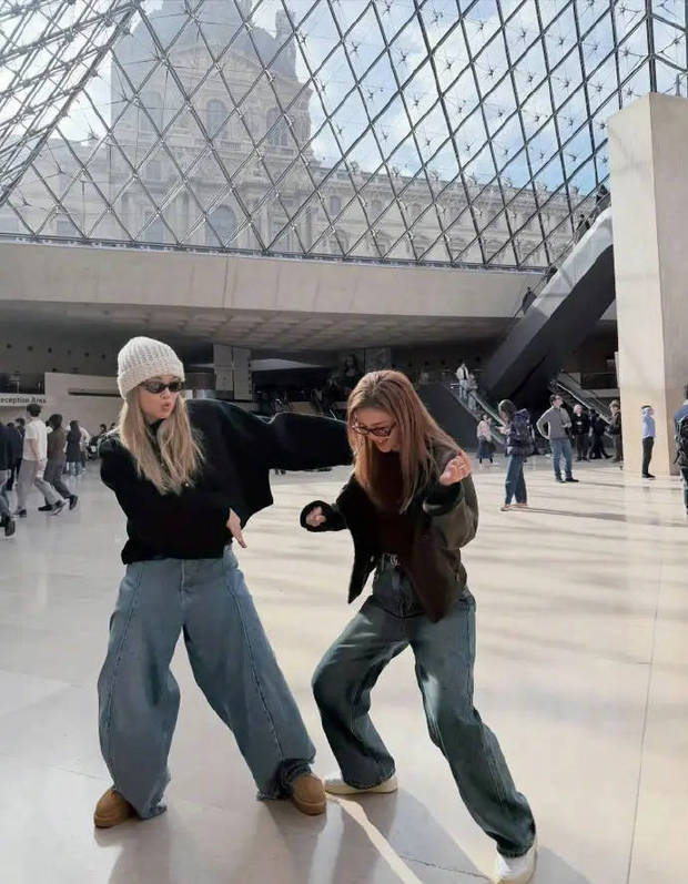 阿Sa容祖儿舞蹈好诙谐。