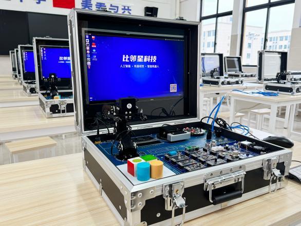 春晚机器人引爆 AI 热潮 株洲科技职业学院人工智能专业“零”学费入学育实操人才