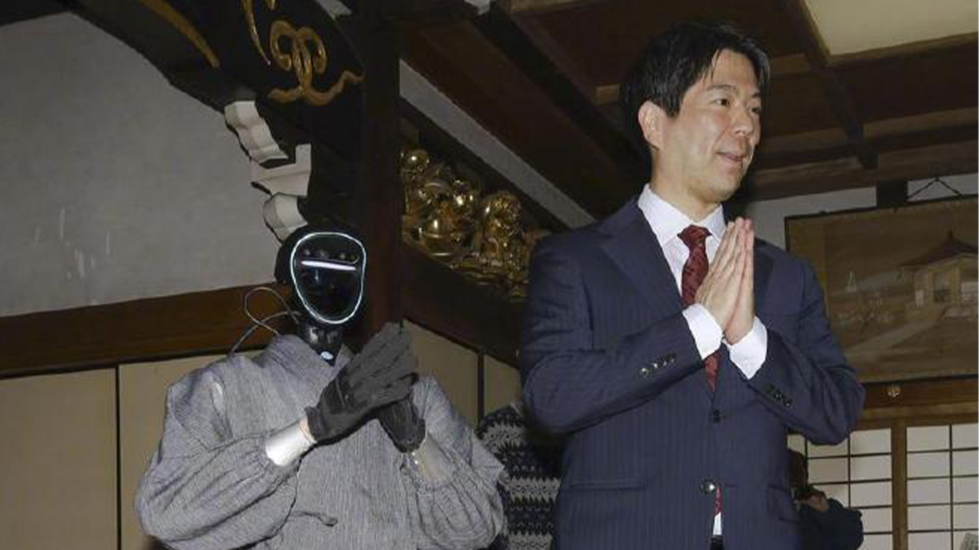 学习佛教经典、双手合十……日本把宇树机器人爆改成僧侣