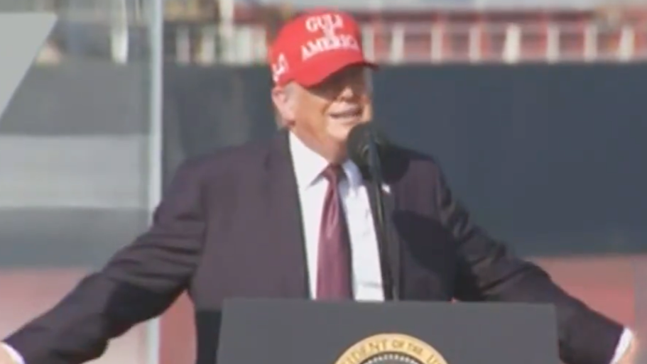 特朗普：一位警察说因为股市表现好，他的性生活都美满了