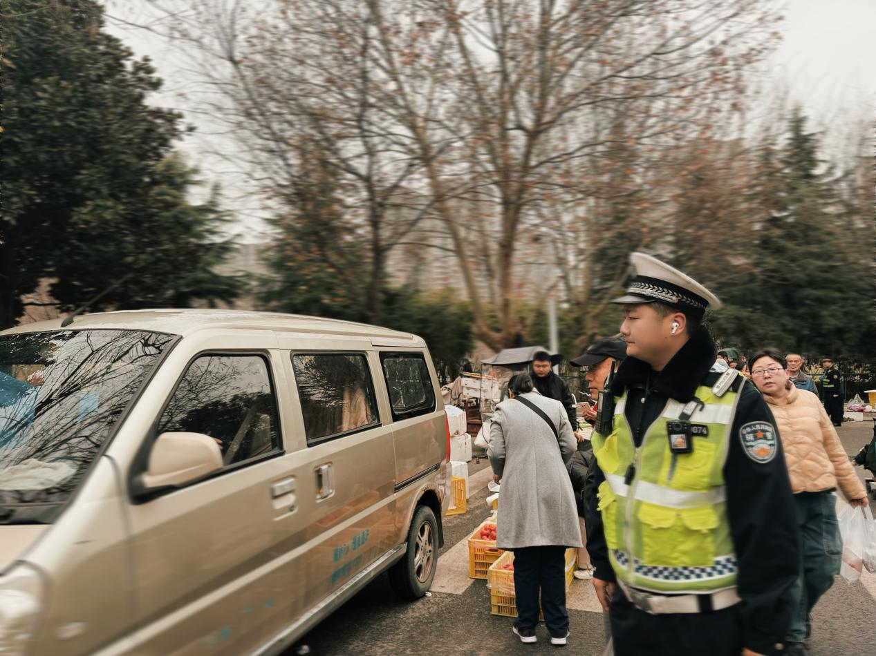西安经开区：整治占道“顽疾” 疏通城市“脉络”