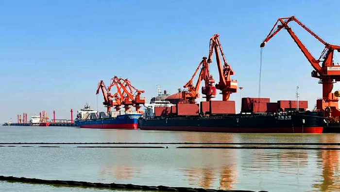 山东港口滨州港生产会战“火力全开”