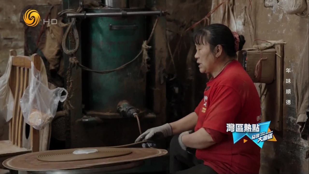 纯“手搓”顺德塔香，一块四一盘，大姐靠这门手艺养大五个子女