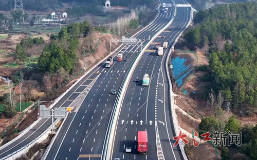 车道“四改八”之后的樟吉高速公路。
