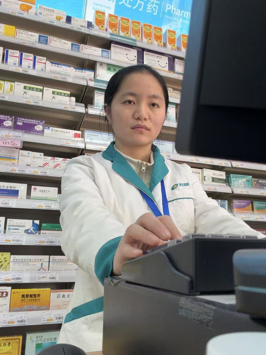 李锴锴在药房。受访者供图