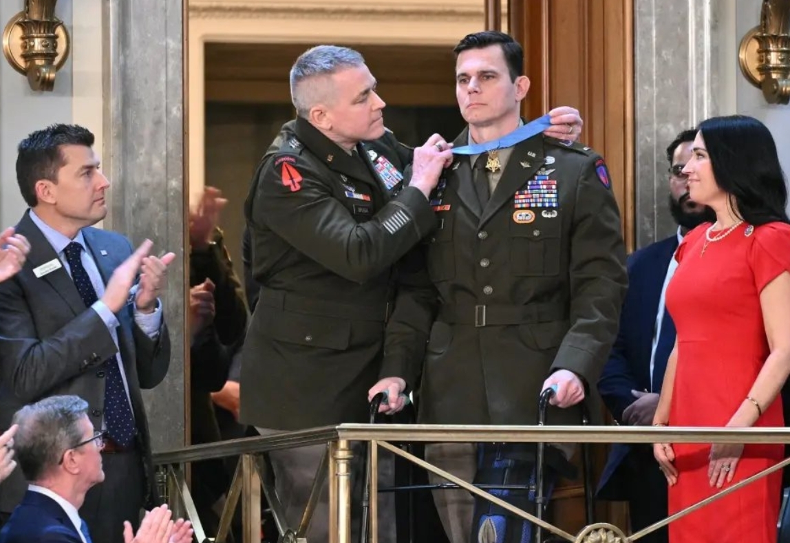 参与抓捕马杜罗行动的美军人员首度公开亮相