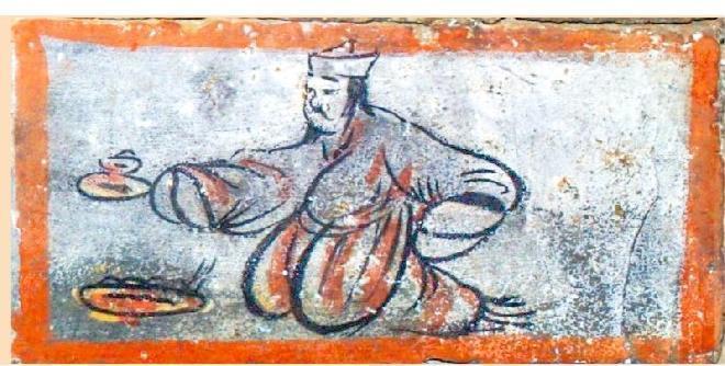 出土于嘉峪关新城魏晋墓六号墓,位于中室西壁从上而下第四层。画面内容为男宾客席地而坐正在宴饮,前方放置盛满食物的圆盘、钵、耳杯及一双箸。男宾客正伸手取盘中食物。