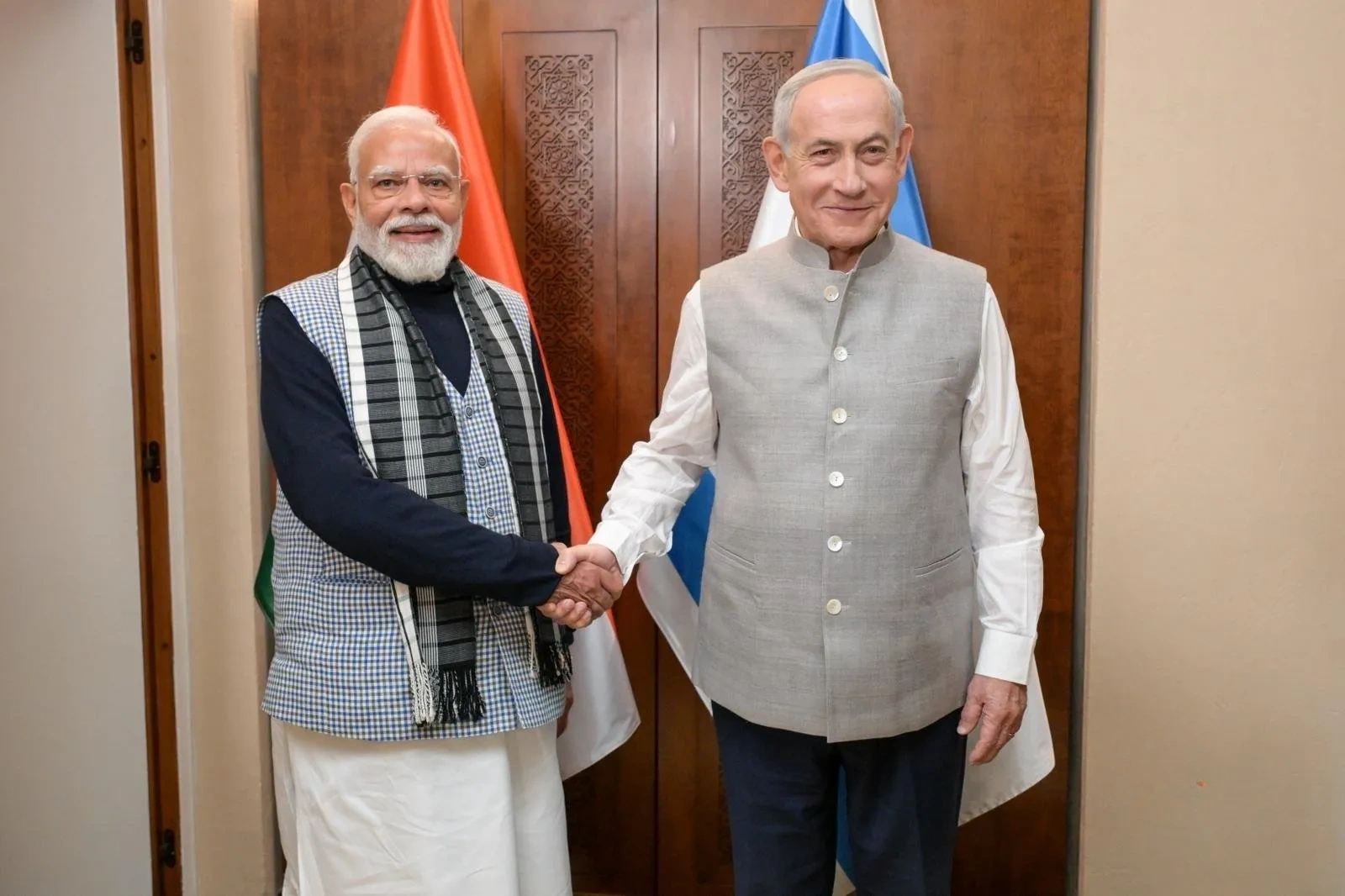 内塔尼亚胡晒“印度装扮”:给莫迪一个惊喜