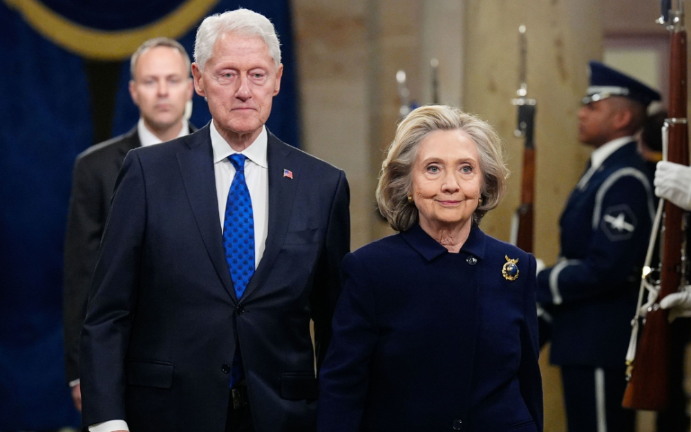 为什么克林顿夫妇卷入爱泼斯坦听证,最终可能反噬特朗普?