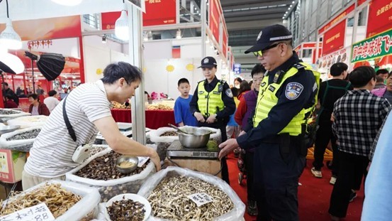 深圳公安多措并举确保市民平安度过喜庆春节