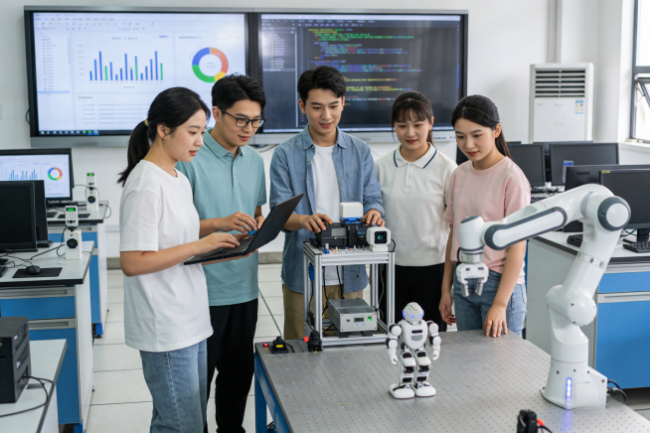 春晚机器人引爆 AI 热潮 株洲科技职业学院人工智能专业“零”学费入学育实操人才