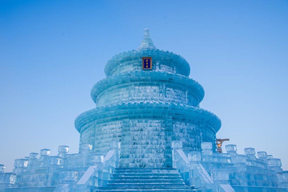 1月13日，长春市文化广场内《盛世中华》冰雕作品。郭永晟摄